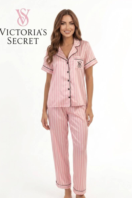 بجامة Victoria's Secret مخطط فاتح